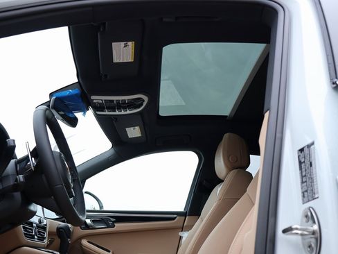 New 2026 Porsche Macan image 37