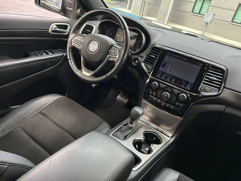 Used 2019 Jeep Grand Cherokee Laredo w/ Laredo X Package RWD image 10