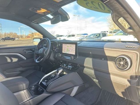 Used 2025 Chevrolet Colorado Z71 w/ Technology Package image 25