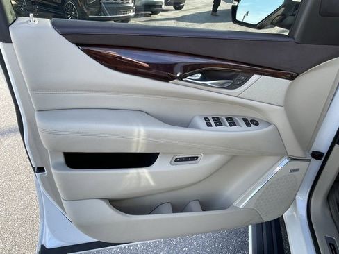 Certified 2016 Cadillac Escalade Premium image 31