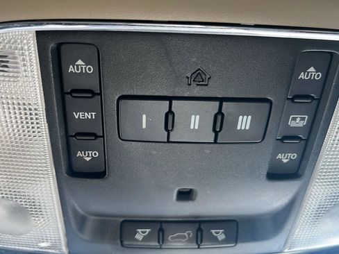 Used 2014 Jeep Grand Cherokee Overland w/ Advanced Technology Group AWD/4WD image 10