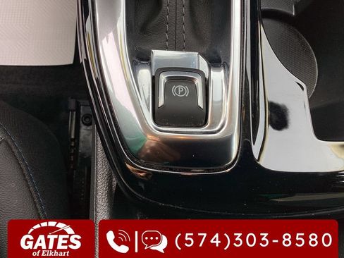 Used 2025 Chevrolet Trax LT w/ LT Convenience Package FWD image 32