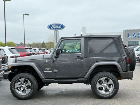 Used 2016 Jeep Wrangler Sahara w/ Connectivity Group AWD/4WD image 38