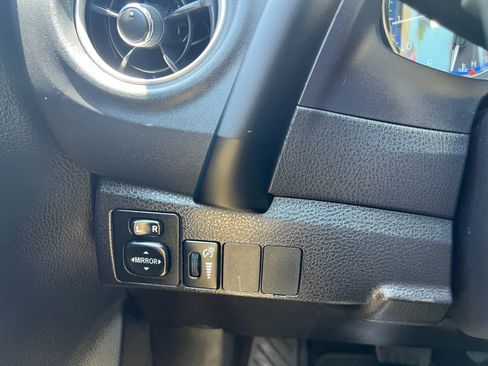 Used 2017 Toyota Corolla SE w/ Carpet Mat Package (TMS) FWD image 18