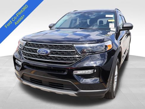 Used 2023 Ford Explorer XLT w/ Equipment Group 202A AWD/4WD image 3
