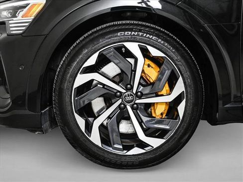 Certified 2022 Audi e-tron Premium Plus w/ Premium Plus Package image 25