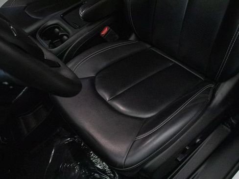Used 2024 Chrysler Pacifica Limited FWD image 21