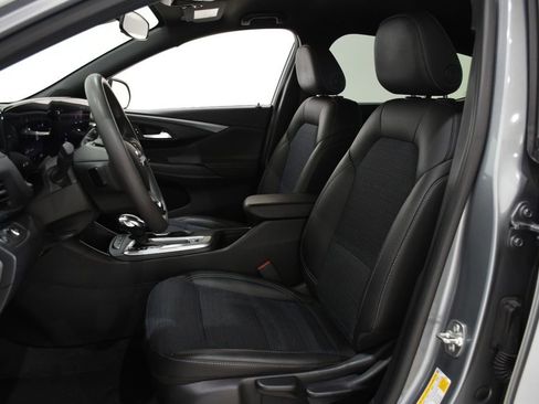 Used 2025 Buick Envista Sport Touring image 22