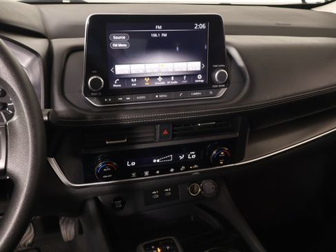 Used 2024 Nissan Rogue SV FWD image 5