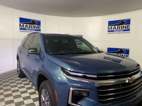 Used 2024 Chevrolet Traverse LT w/ Trailering Package FWD image 4