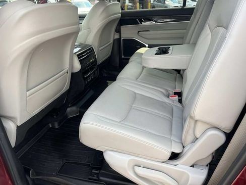 Used 2022 Jeep Wagoneer Series III AWD/4WD image 11