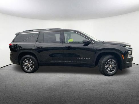 Used 2025 Chevrolet Traverse LT w/ Driver Confidence Package image 14