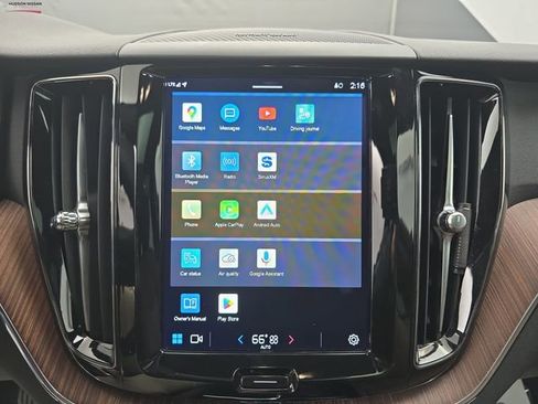 Used 2023 Volvo XC60 B5 Plus image 27