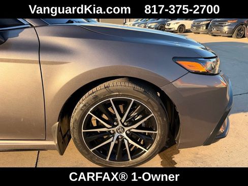 Used 2023 Toyota Camry SE image 11