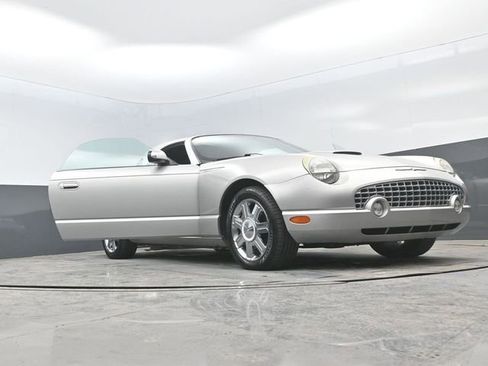 Used 2005 Ford Thunderbird image 28