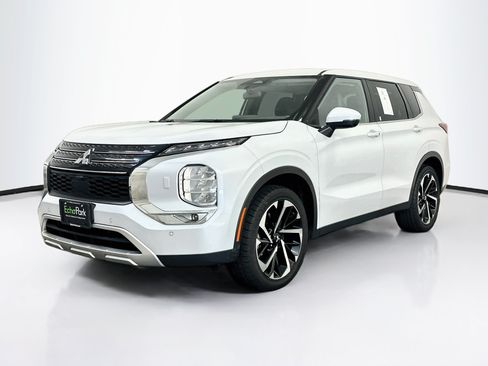 Used 2024 Mitsubishi Outlander SE AWD/4WD image 3