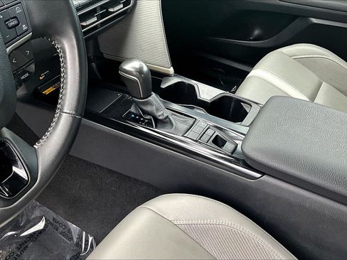 Used 2025 Toyota Camry SE FWD image 13