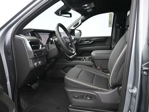 Used 2025 GMC Yukon XL Elevation image 17