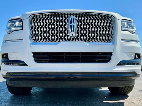 Used 2024 Lincoln Navigator Reserve w/ Monochromatic Package AWD/4WD image 9
