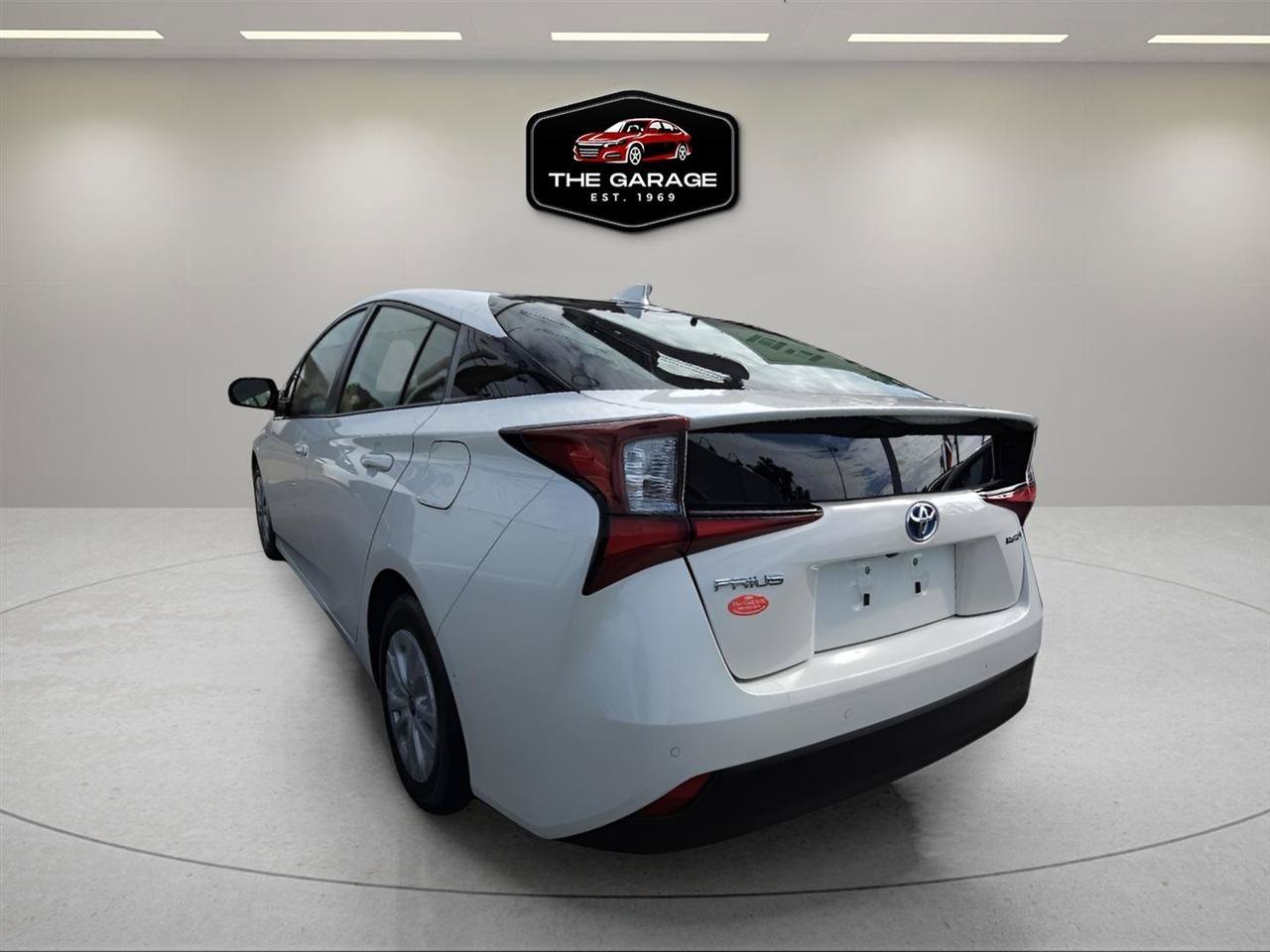 Used 2019 Toyota Prius LE FWD image 5