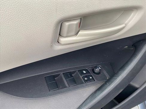 Used 2022 Toyota Corolla LE FWD image 12