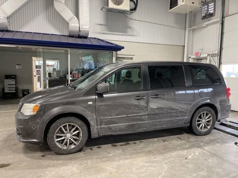 Used 2014 Dodge Grand Caravan SE image 4