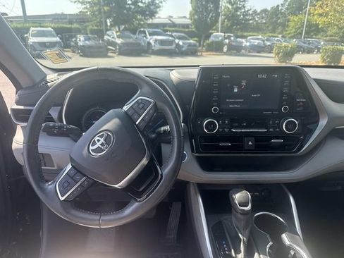 Used 2021 Toyota Highlander XLE FWD image 5