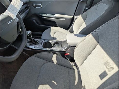 Used 2025 Kia K4 LX image 8