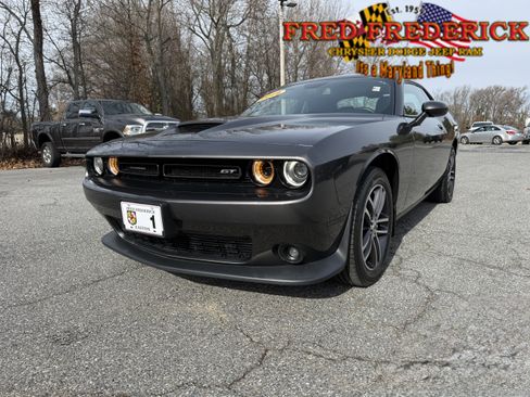 Used 2019 Dodge Challenger GT image 3