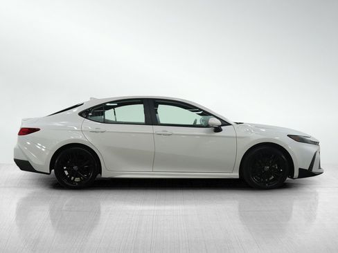 Used 2025 Toyota Camry SE image 6