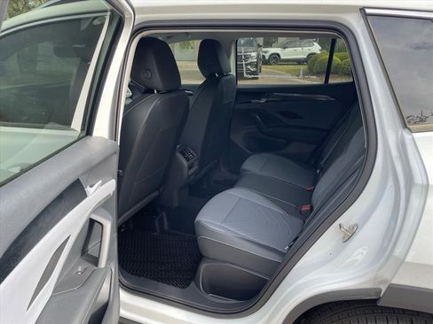 New 2026 Volkswagen Tiguan SE FWD image 9