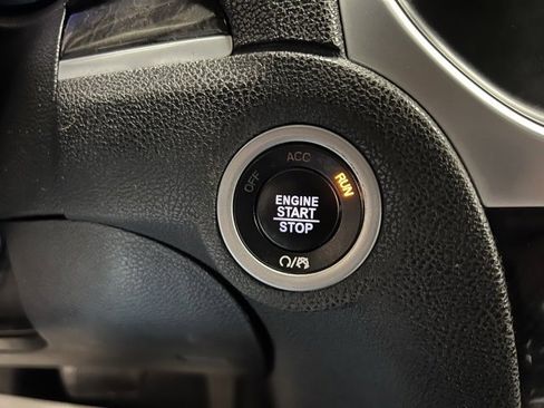 Used 2019 Chrysler 300 Limited w/ Safetytec Plus Group image 38