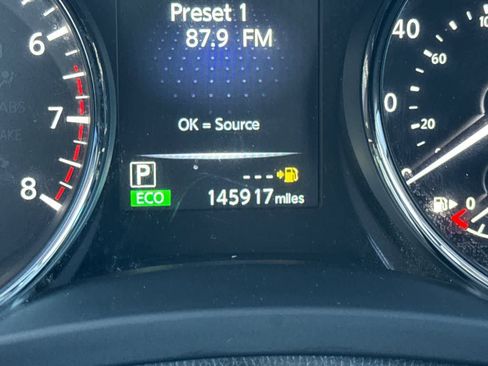 Used 2017 Nissan Rogue SV image 29