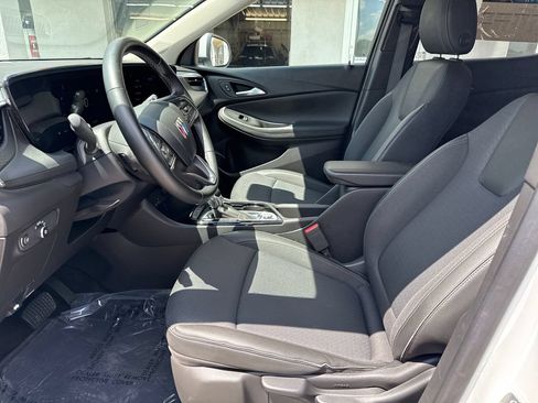 Used 2025 Buick Encore GX Preferred FWD image 9