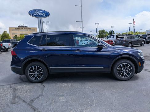 Used 2021 Volkswagen Tiguan SE w/ Panoramic Sunroof Package AWD/4WD image 2