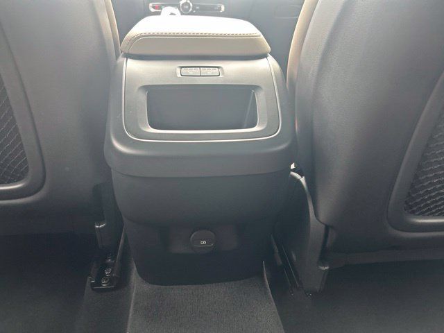 Used 2026 Volvo XC60 B5 Plus AWD/4WD image 16