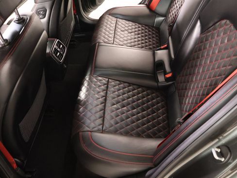 Used 2022 Genesis G70 3.3T RWD image 11