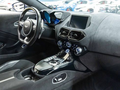 Used 2020 Aston Martin V8 Vantage Coupe image 12