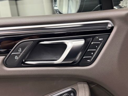 Used 2024 Porsche Macan w/ Premium Plus Package image 19