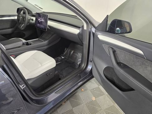 Used 2023 Tesla Model Y Long Range AWD/4WD image 9