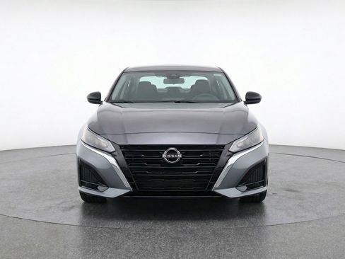 Used 2025 Nissan Altima 2.5 SV image 2