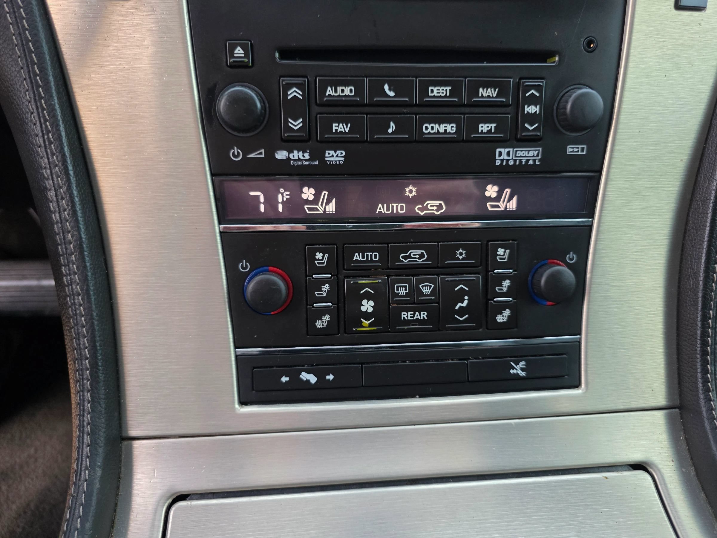 Used 2013 Cadillac Escalade Platinum AWD/4WD image 13