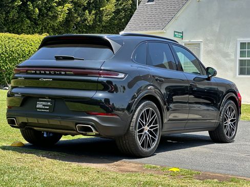 Certified 2026 Porsche Cayenne AWD/4WD image 8