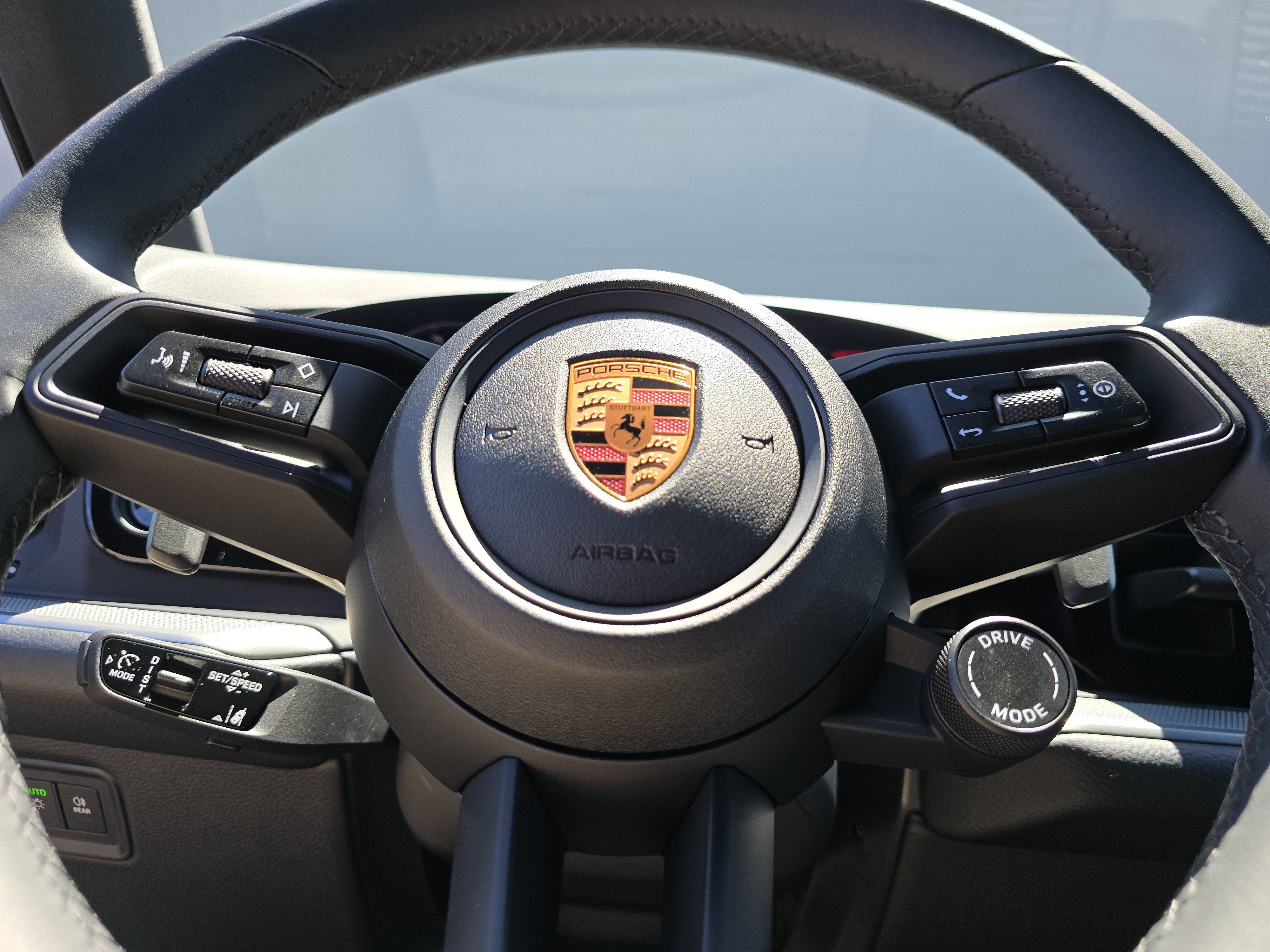 Certified 2025 Porsche Cayenne AWD/4WD image 25