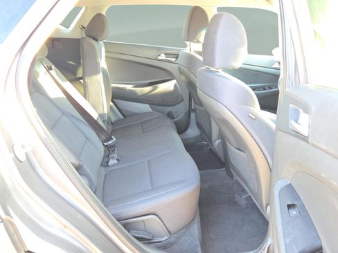 Used 2020 Hyundai Tucson SE w/ Cargo Package image 18