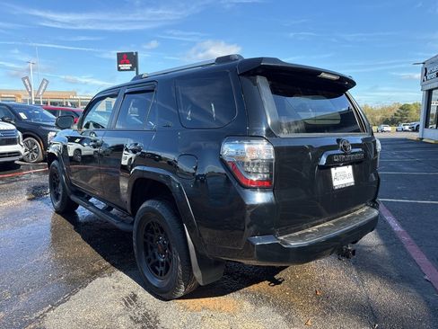 Used 2022 Toyota 4Runner SR5 image 9