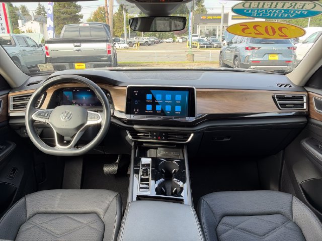 Used 2025 Volkswagen Atlas SE FWD image 11