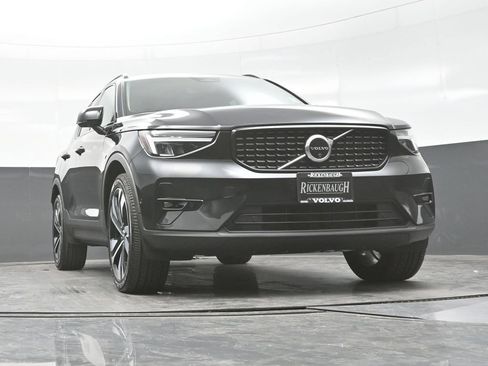 Used 2024 Volvo XC40 B5 Plus w/ Protection Package Premier AWD/4WD image 24