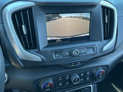 Used 2022 GMC Terrain SLE w/ Driver Convenience Package image 15