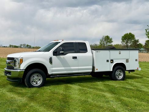 Used 2018 Ford F350 XL w/ Power Equipment Group AWD/4WD image 2